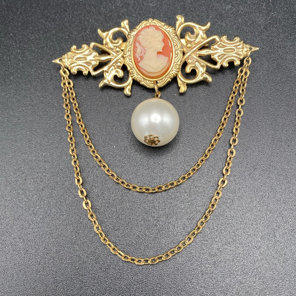 Unsigned Gold Tone Brooch Vintage Cameo Faux Pearl Pink 2.5"